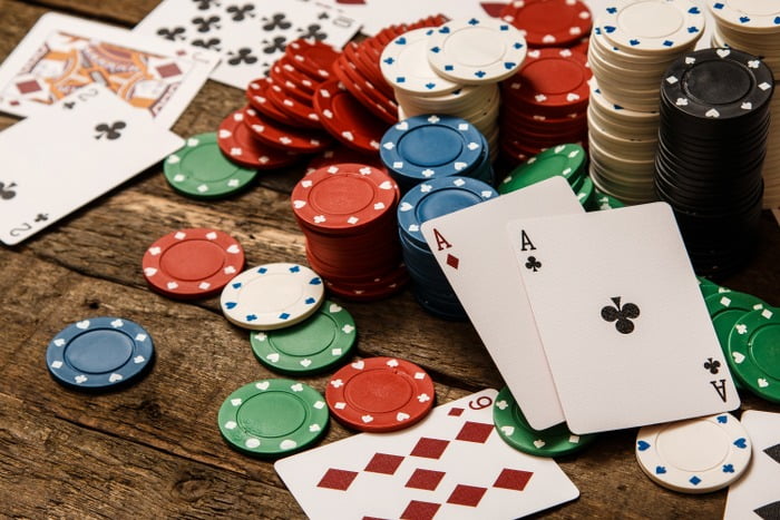 Xếp hàng bài tẩy poker hand