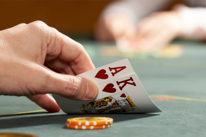 game bài poker đổi thưởng