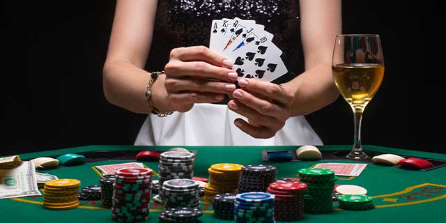 Difference-between-regular-cards-and-Poker-cards